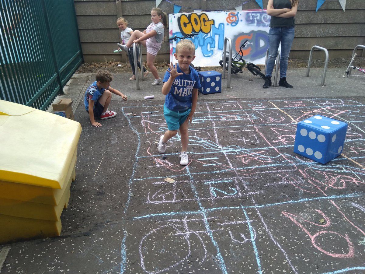 PSGLunchclub's tweet image. Reading and counting together between breakfast and lunch.  @PSGLunchclub #summerlearningloss #maslowbeforebloom
#endholidayhunger @MealsMoreBrakes @EndHunger_UK @EastLothianAP @SupportfrmStart @ELCouncil @EL_Foodbank