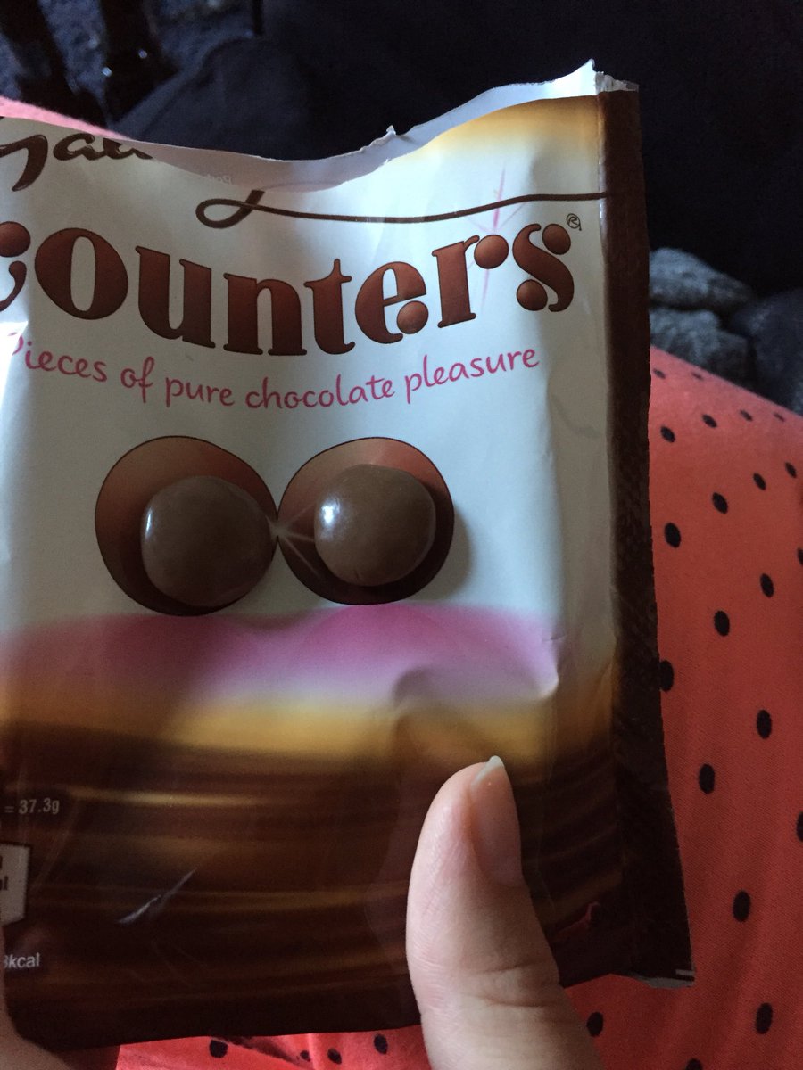 killiemuirhhh's tweet photo. @GalaxyChocolate wife’s not happy, she says false advertising! 🤣 https://t.co/AYa2bcmutv
