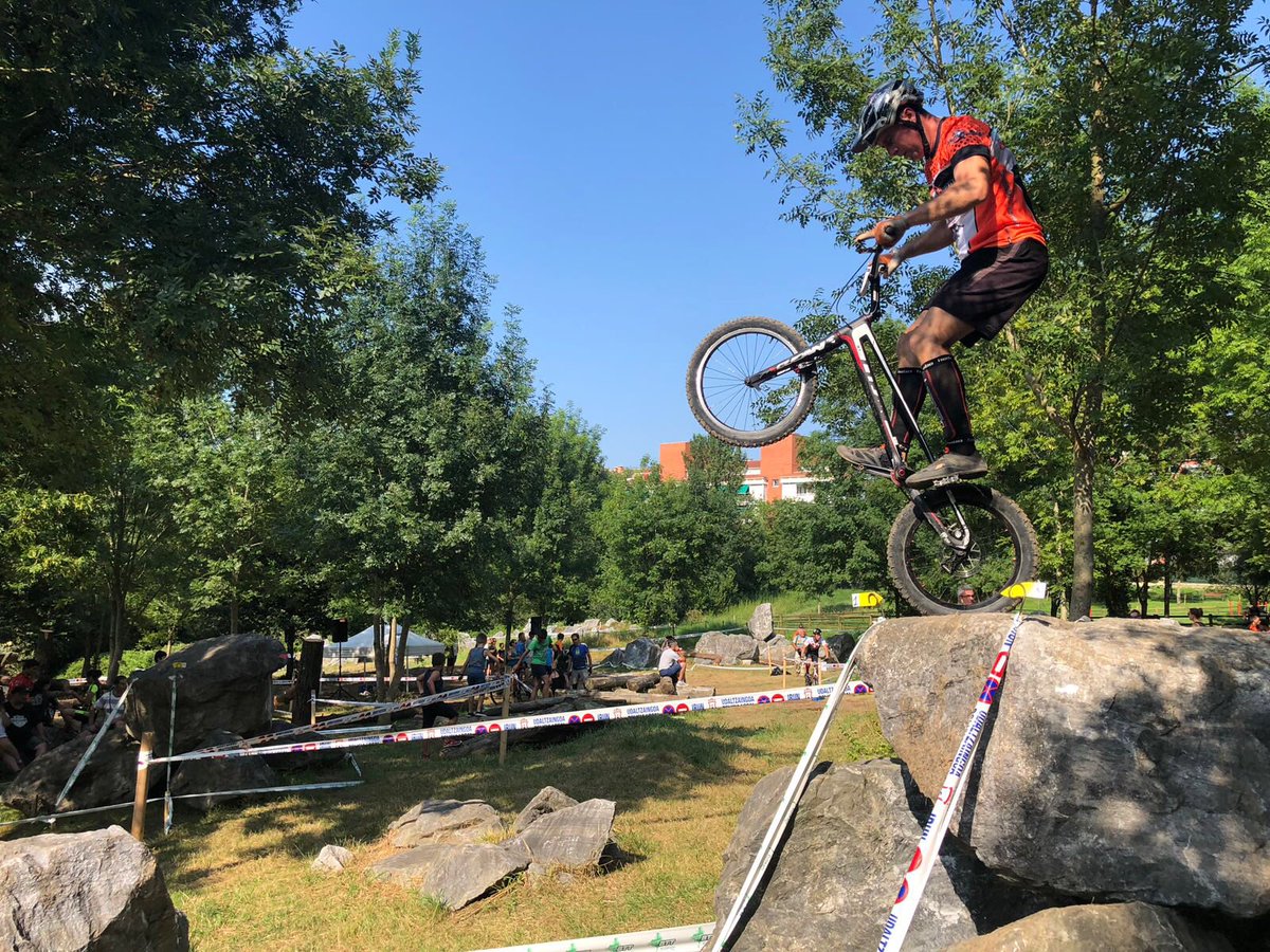 Muy feliz de conseguir el subcampeonato en la Copa de España (después de 4 pruebas duras)
No habría sido posible sin la ayuda de mi gente, mi club <a href="/CartagenaTrial/">Trial Bici Cartagena</a>, <a href="/CiclosCurra/">Ciclos Curra, S.L.</a>, @MURCIACICLISMO, de mi ciudad Cartagena y por supuesto de mi mujer <a href="/cristi_sg/">Cris</a> 😘
#CopaEspañaTrial18