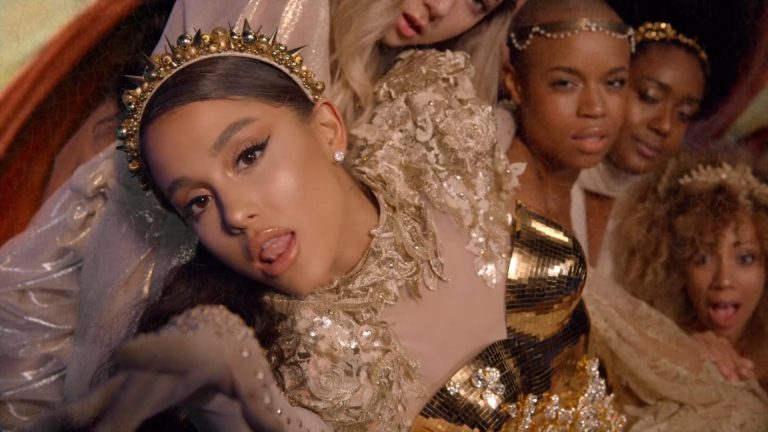ArabPopCorn1's tweet photo. 📸 HD | كليب أريانا غراندي الجديد بعنوان “God Is A Woman”
(3) https://t.co/OP9yI5IMkx