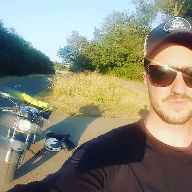 bradshaw_ben's tweet photo. Motorbikes are fucking great until you run out fuel. At least I have a tent. 
#sv #sv1000 #motorbike #biketrip #acdc #stranded https://t.co/5Lt5AaWVnC https://t.co/tZ9xUPVHKL