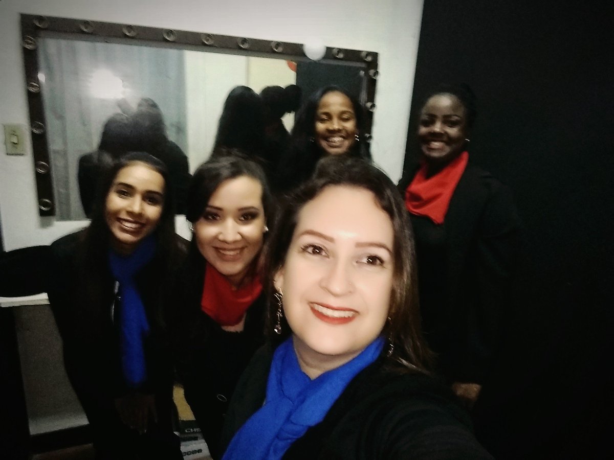 katiajrodrigues's tweet photo. Colação de grau das turmas dos cursos de Administração e Direito da nossa querida @faculdadesabara
#Top #CerimonialAndreiaNarcisa #equipe10 #AmoMuitoIsso
Na foto faltou a linda professora Andréia Narcisa.
Obrigada pela confiança e oportunidade 😘😘 https://t.co/nZZn7ATz9h