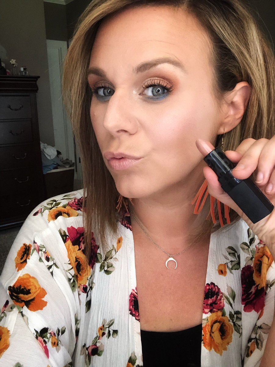 Saraliner's tweet photo. @Younique_Corp you’ve created the perfect nude lipstick #justsayin https://t.co/N2Po3Q8yGX