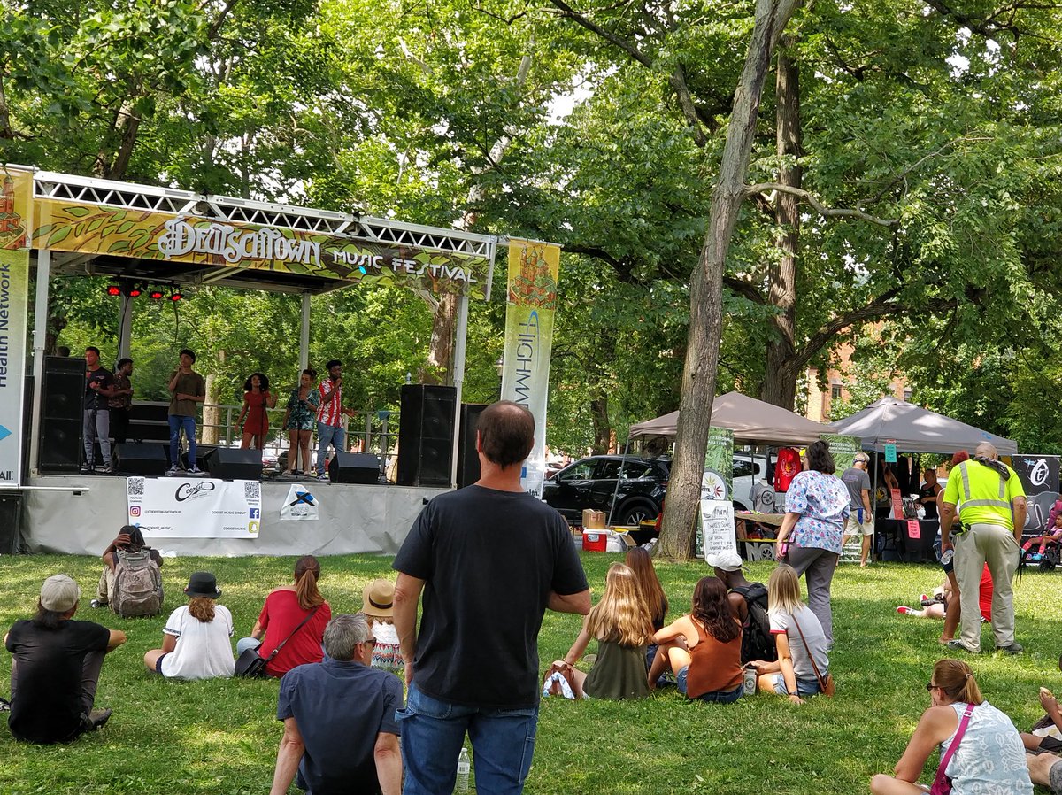 OneRoofMusic's tweet photo. @CoExist_Music_ is drawing a nice crowd and they are into it #DMFPGH2018 #Pittsburgh https://t.co/B47hBpBS1h