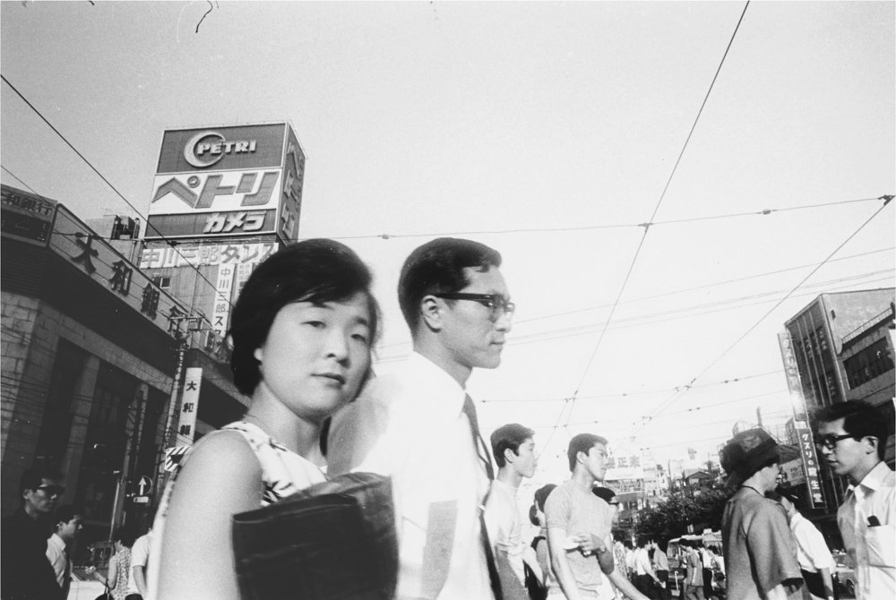 afixed_in's tweet photo. "I also showed my principal in Tokyo University, my photos he cheered me on. I drifted the idea of going to photography school. Later the school was attacked and the situation was flipped." img: from the series Shinjuku Contemporary, 1967-68, © Hitomi Watanabe https://t.co/4VdtR0jKKm