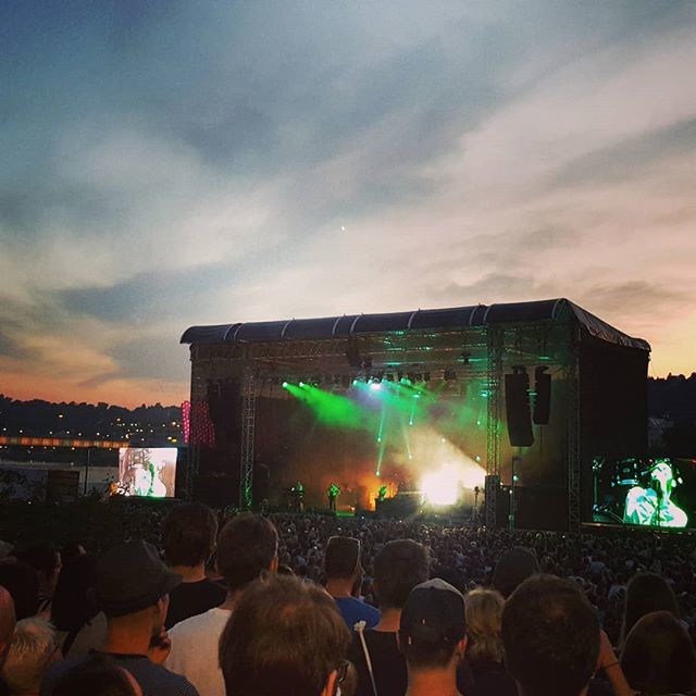 via instagram.com/p/BlOU49YgEN7/: @wandamusik ❤💚💛💙 #wanda #linz #live #openair #show #music #musik #concert #konzert #igers #igerslinz #igersaustria #instamusic