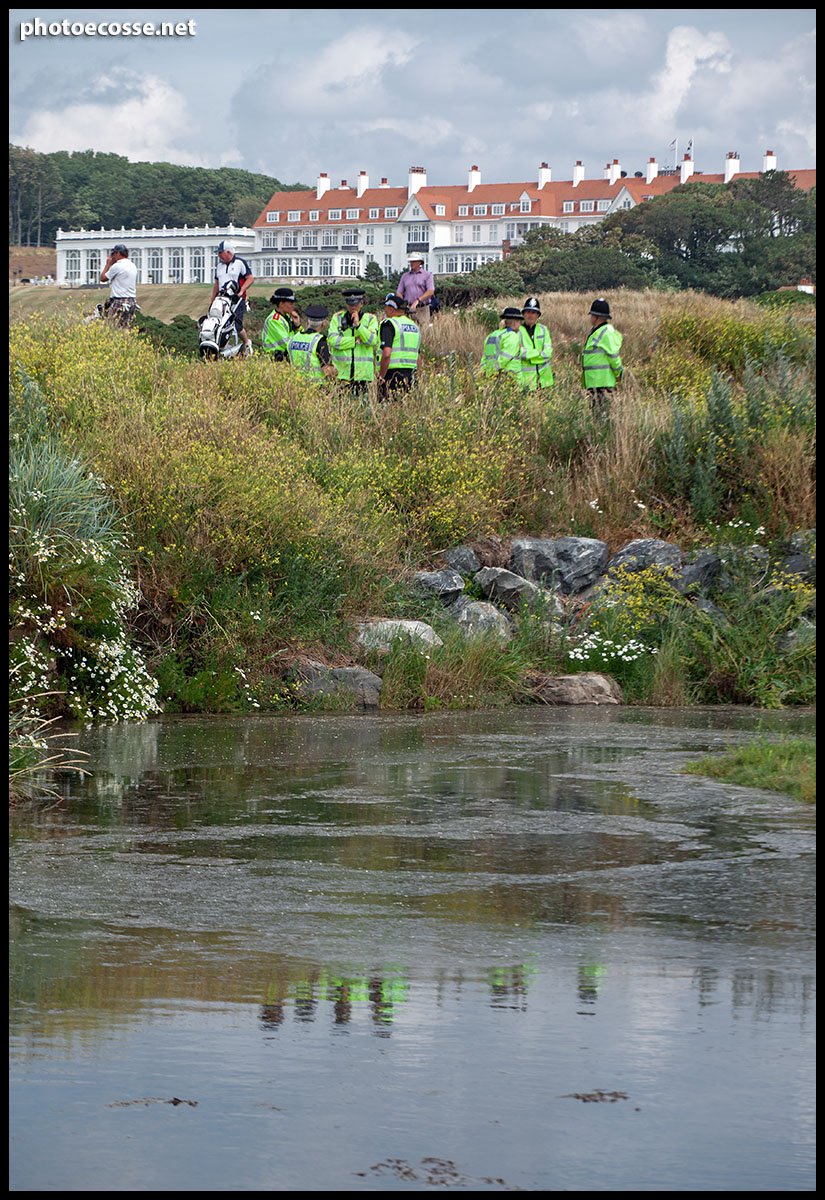 GarethHarper1's tweet image. Whilst thousands protest in Edinburgh, Donald Trump enjoys a round of golf at his Turnberry hotel.  But the question remains – who’s footing the bill for The Donald’s Scottish jolly.  
@SACC_Campaign 
@ScotStopTrump
@forfoxsakery
@corravare 
#TrumpProtest
#Turnberry