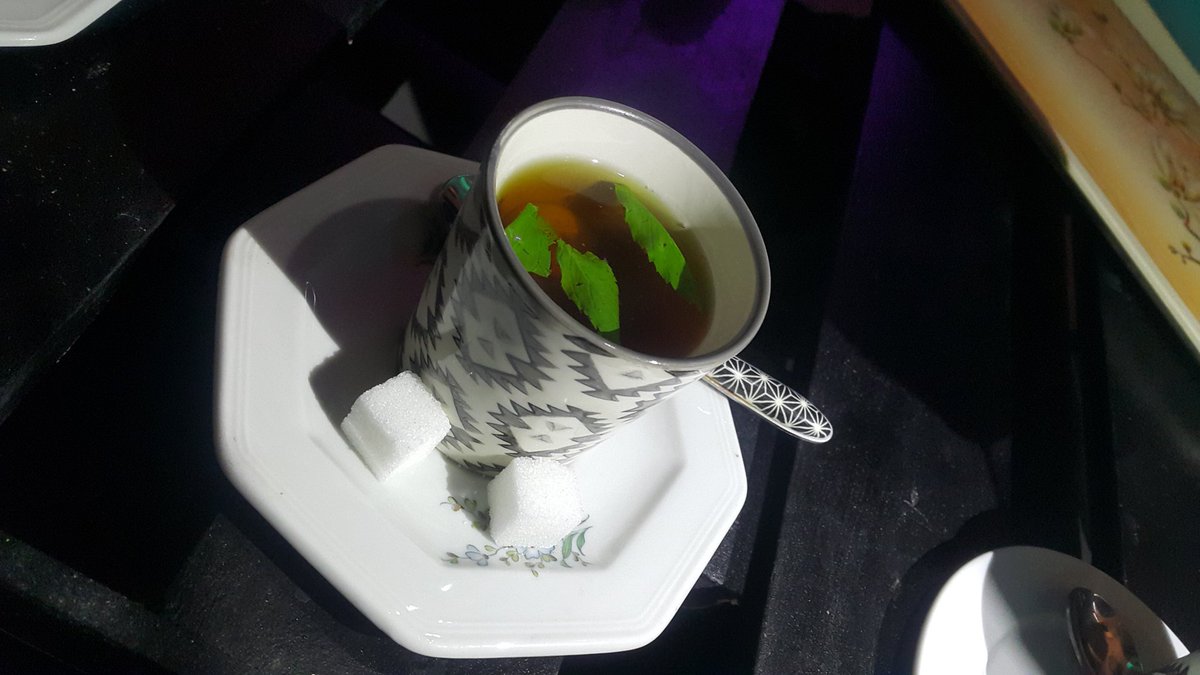 OdiLoosm's tweet photo. Les bonThé de @PrimoRestoLome ne sont à leurs termes😋
#Onsevoitlaba #PrimoResto #Infusion https://t.co/lnoO5POpnq