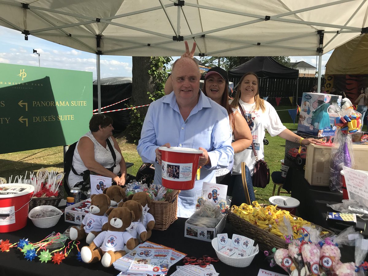 MichelleKersha7's tweet photo. Brilliant way to spend a sunny Saturday . Supporting @DreammakerLes @HamiltonParkRC. #hellomrsun #raisingawareness #proudtobeadreammaker https://t.co/S5oGnRtxiX