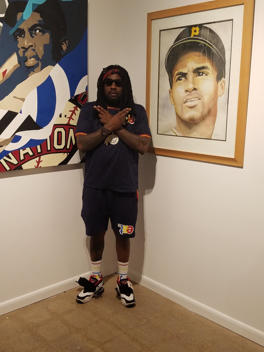 ajkatzart's tweet image. @Wale Thanks for coming through the #CultureandCode  NLBM exhibit at @BlindWhino in SWDC - cool we got a flick with my Clemente painting - Grateful. @aCreativeDC @MLB @MalcolmRiddle @MrChuckD @mADurgency @DJBoom_LV @ianeyecan @nlbmprez @iamrapaport @espn