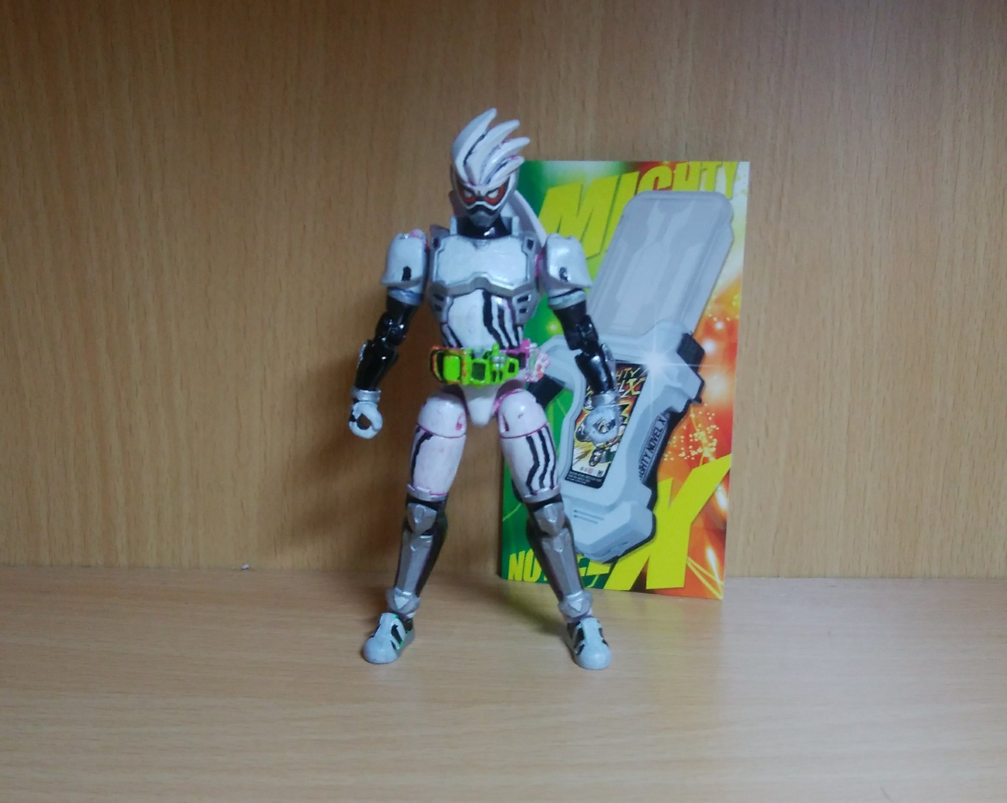 טוויטר ピカチュウ八咲 בטוויטר ネタバレ注意 小説に出てきた仮面ライダーエグゼイドノベルゲーマー 自己解釈で 作りました ガンダムマーカーしか使えないので雑です 仮面ライダーエグゼイド ノベルゲーマー 装動 T Co D97m3zjqqn