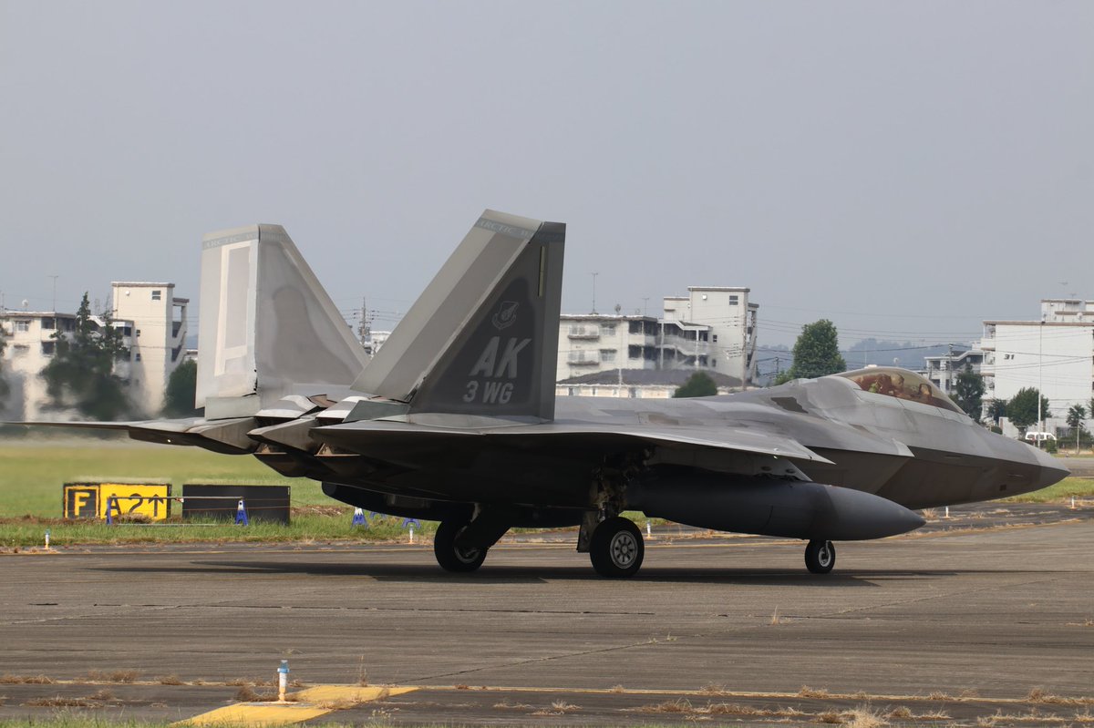 T澤 プラ澤 横田基地 F 22a Raptor Ak 3wg 525fs Elmendorf R W18 昨日撮れなかった第3航空団の隊長機も撮れてよかった 滑走路に入ってからは135とかメラメラでほぼ撮れなかった