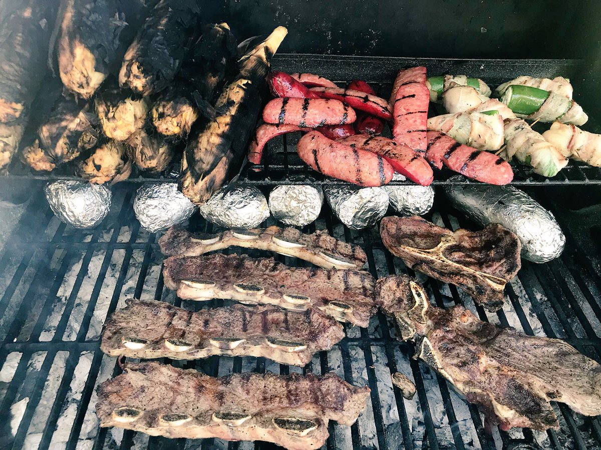 danicorral7's tweet photo. Se ha hacer o no se va hacer ? #carnitaasada #SATX #carnitaenelchuco #mesaleperrona #dechef 👩🏻🍳 https://t.co/e6SVqq2r3W