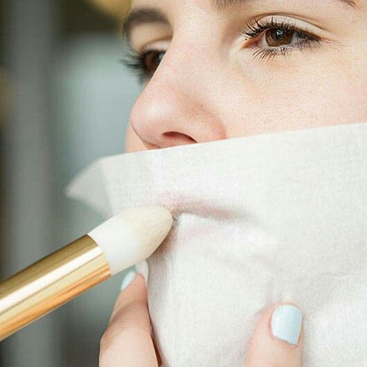 mlcmakeup's tweet photo. Para que tu labial favorito dure muchísimo más, coloca una servilleta sobre los labios y luego un poco de polvo traslucido. Me cuentan cómo les va #MakeUpTip https://t.co/jWG0S034F5