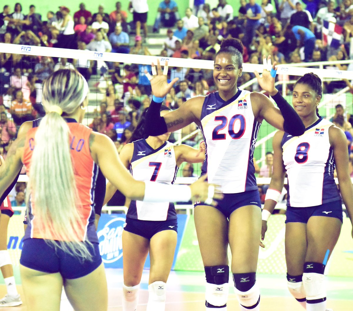 Viva_RD's tweet photo. #LasReinasDelCaribe van por el oro Vs. Estados Unidos en la XVll Copa Panamericana de Voleibol Femenino Fiesta Americana #CopaViva.

Sintoniza #Digital15HD y apoya lo nuestro. #CopaViva2018 #ViveApperisimo https://t.co/3Kg2t48Mau