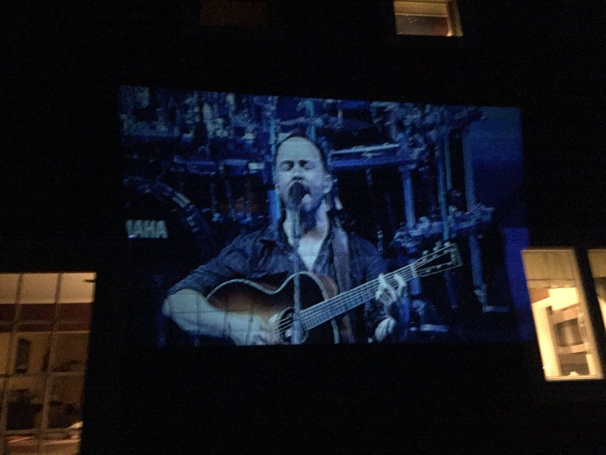 ssinger76's tweet image. Loving the live stream with my kids on a beautiful night.  Thanks @davematthewsbnd