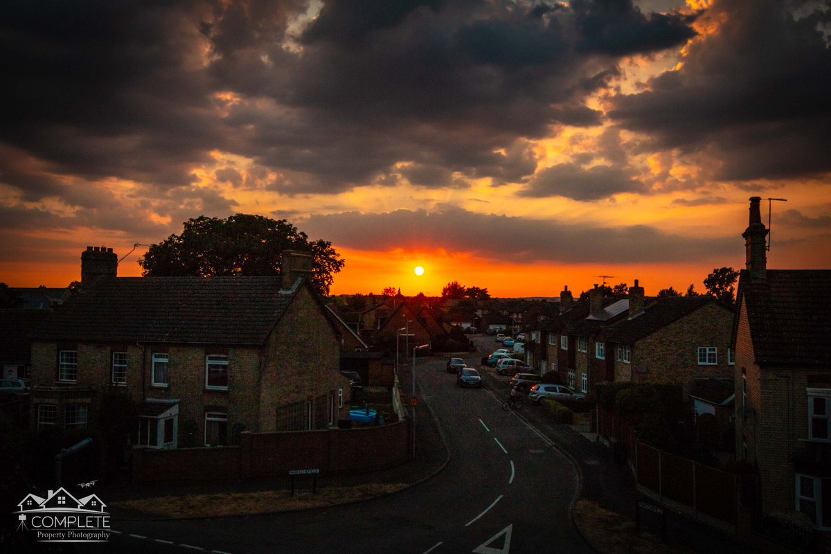 comp_prop_photo's tweet image. Beautiful Stotfold sunset! :-)
