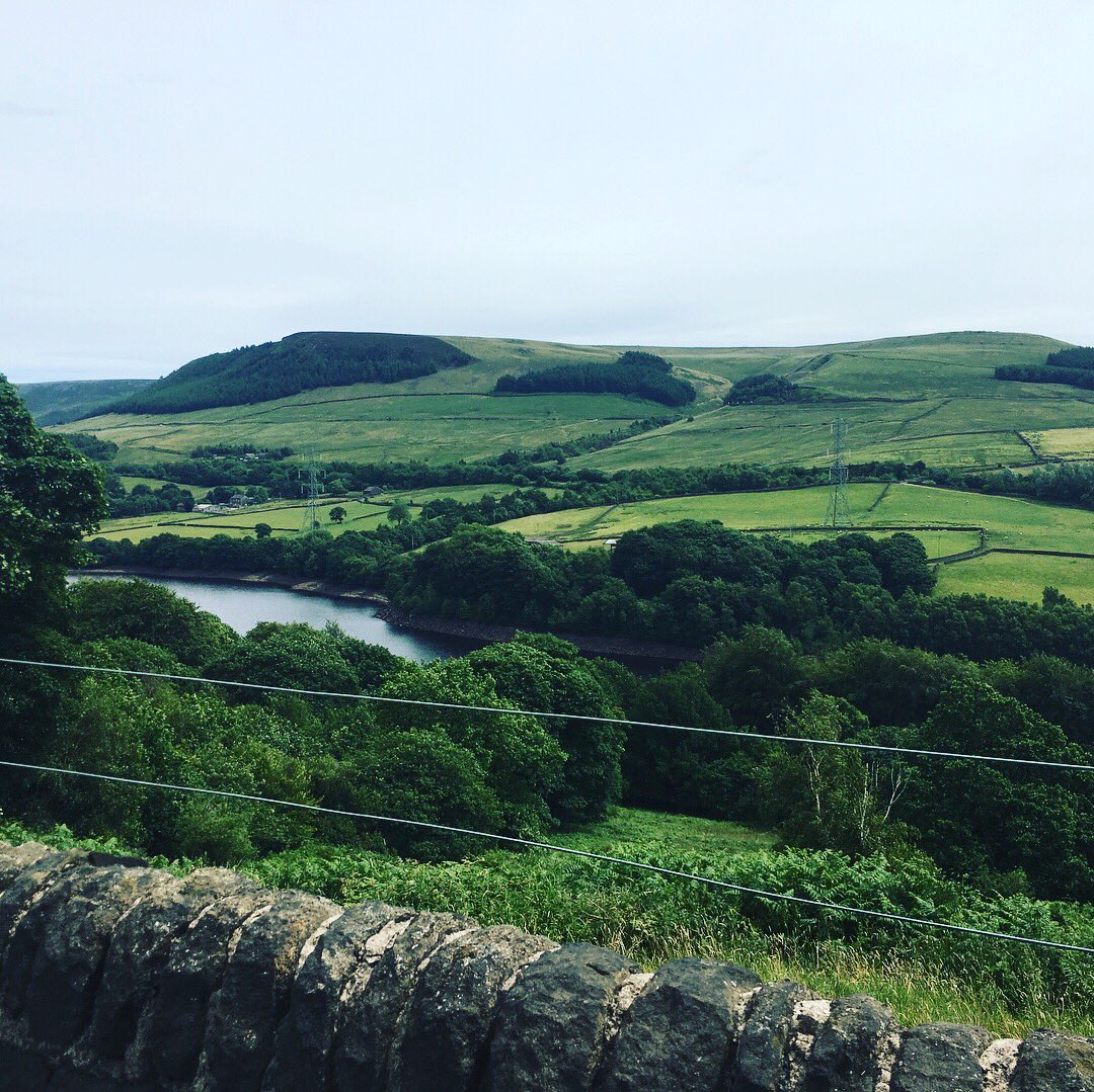 sarahegalligan's tweet photo. See you in twelve hours, Peak District. It’s been two weeks since I peeped at this beautiful view. #twoweeksistoolong https://t.co/ESmmZTKk4k