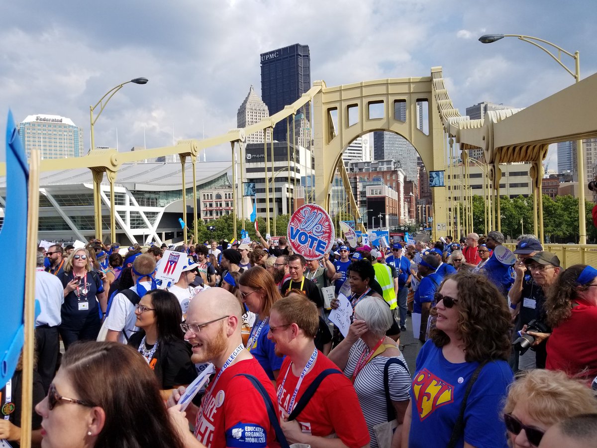 AFTunion's tweet image. We've taken over a bridge over the Allegheny River! #IamAFT