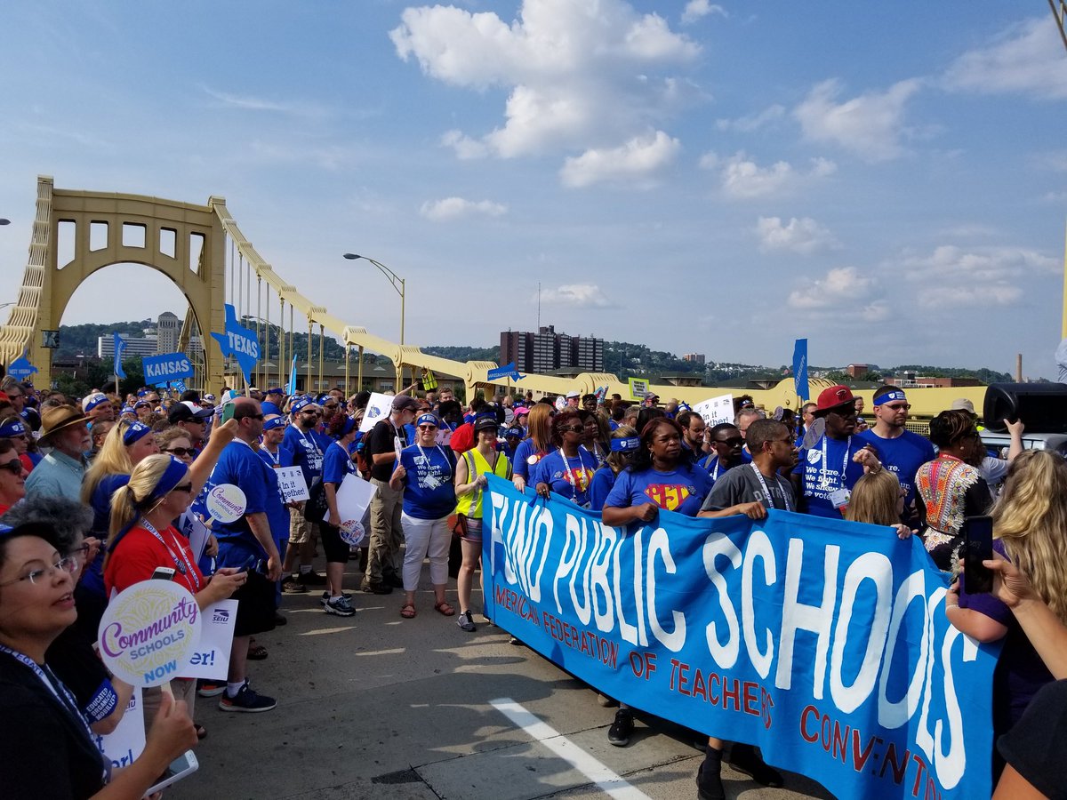 AFTunion's tweet image. We've taken over a bridge over the Allegheny River! #IamAFT