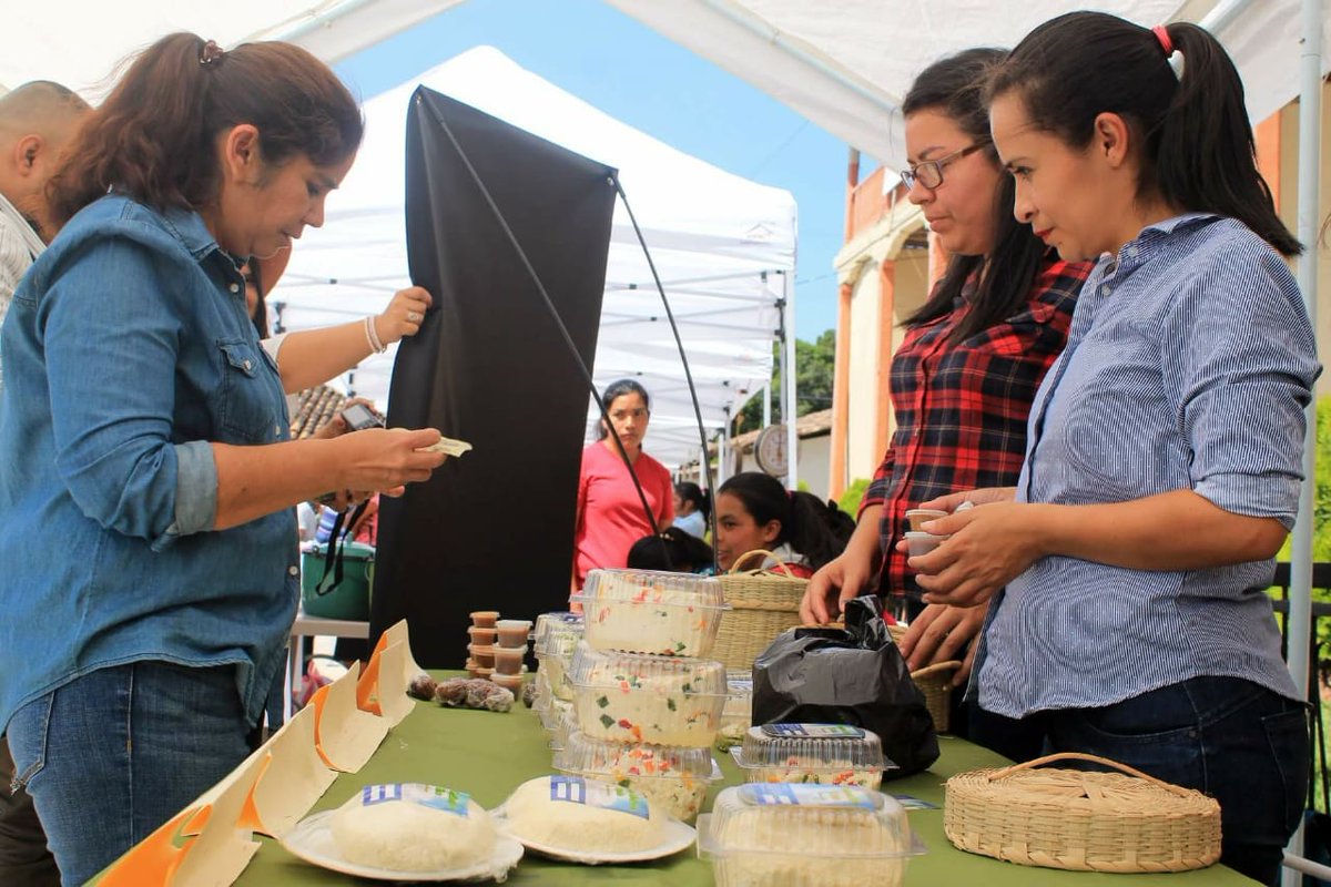 El municipio de Erandique, Lempira. Realizó este día la Expo Feria Gastronómica y venta de lácteos en el marco de las festividades del mes de nuestra Identidad Nacional. Participemos y compartamos juntos el mes de Nuestra #IdentidadNacional.