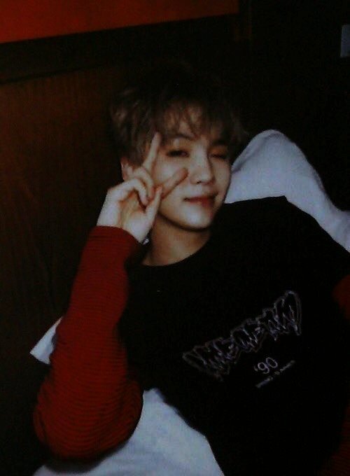AESTHETEBTS's tweet photo. 𝓈𝑜𝓂𝑒𝓉𝒾𝓂𝑒𝓈, 𝒽𝑜𝓂𝑒 𝒽𝒶𝓈 𝒶 𝒽𝑒𝒶𝓇𝓉𝒷𝑒𝒶𝓉.

🖤 #yoongi 🖤 #aesthetic 🖤 https://t.co/z9b6lnVzYY