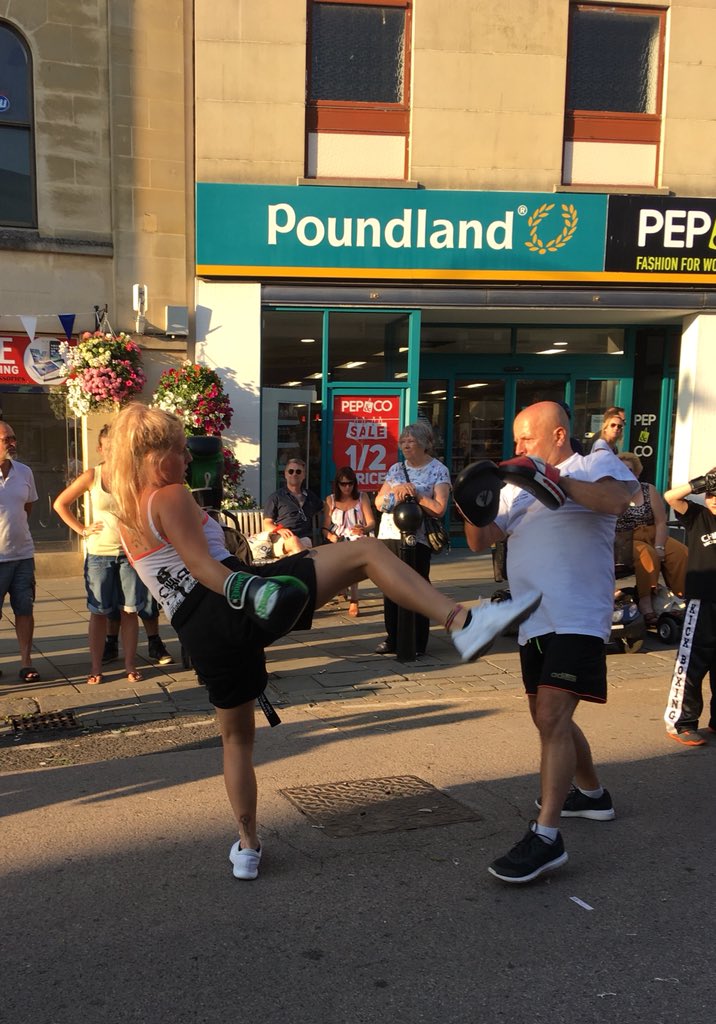 AnnieHiggs_'s tweet photo. Some good skill demonstration by #ChippenhamKickboxingAcademy at #ChipCarnival today. #fight outside #Poundland 😊 #kickboxing #martialarts #skill #fitness #chippenham https://t.co/pXsRrGev2J