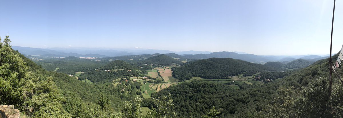 martiutset's tweet photo. Avui, el #groc ens ha marcat el camí a seguir per arribar al nostre destí.
Com a país, el #groc seguirà també marcant-nos el camí per arribar a la #llibertat.
#Puigsallança #Finistres #Colltort #Garrotxa https://t.co/woffQ6pCfa