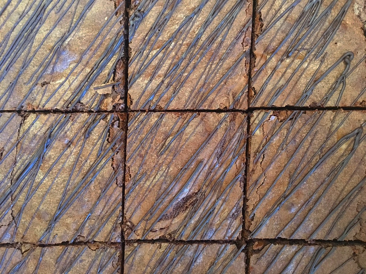 tryCHOC's tweet image. Aren’t these just the most perfect brownies? £15 a tray. Deluxe traybake delivery to your door!😍 #brownies #cakedelivery #bakery