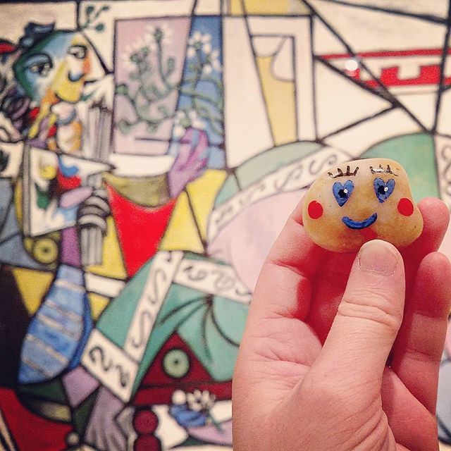 ChelseaMartin20's tweet image. Lil' Guy is enjoying some art. He wanted to take a picture with this Picasso painting. 🎨 ift.tt/2KXU1ft