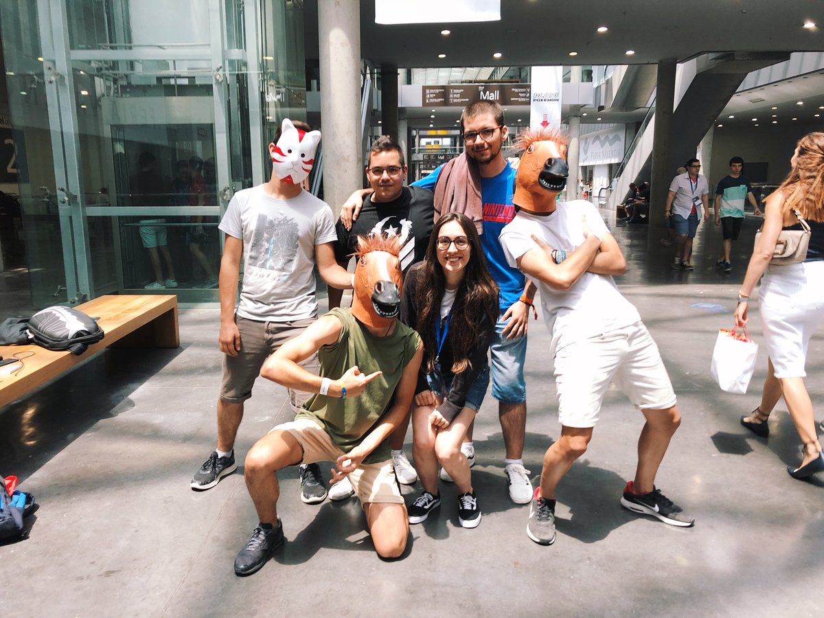 esthertg's tweet photo. Lo que una se encuentra en la dreamhack ( jajaja) ☺️☺️☺️☺️ ( No quiero que se acabe) #DreamHackValencia2018 #Dhvlc18 #DHVLC18 #DreamHackValencia https://t.co/6omeep4VpM