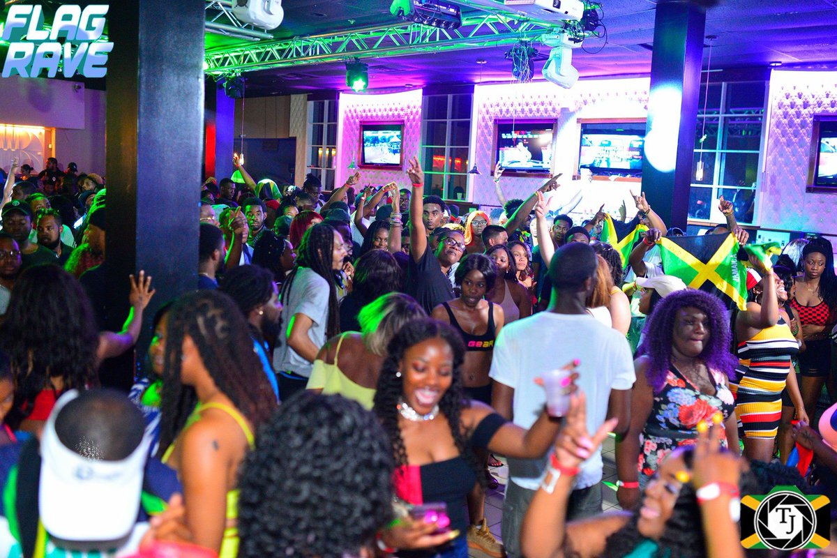 DJKILOVIBES's tweet photo. Last Night was serious #flagrave https://t.co/AQECP5JYQN