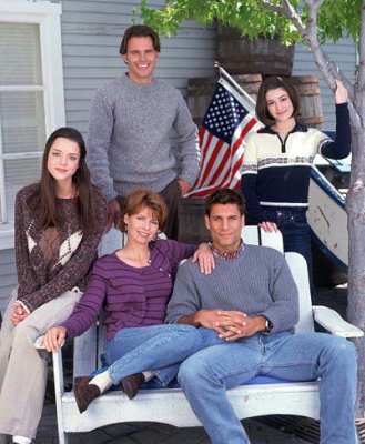 #Passions memories: The Bennett family: Sam (<a href="/JAMESHYDEJHSS/">James Hyde</a>), Grace (#DanaSparks), Hank (<a href="/RealDaltonJames/">Dalton James</a>), Kay (#TaylorAnneMountz) &amp; Jessica (#MaryElizabethWinstead)