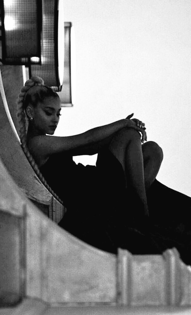 arianaggiando's tweet photo. #Godisawoman #Arianators #ArianaGrande #GIAWStreamingParty #Godisawoman #GodIsAWomanIsOUTNOW https://t.co/e3MgySoHSK