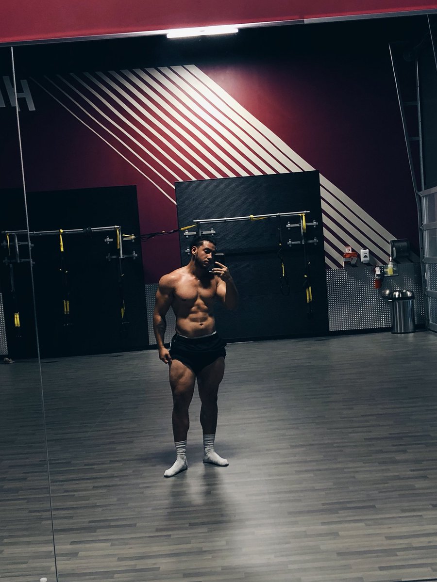 bycamilomena's tweet photo. Once you realize the only person you have to prove yourself to is yourself everyone elseβs opinion will not matter. Outwork yourself and youβll see how far you can really go no matter what your goals are. #motivationmodel https://t.co/KjlKRzcyTX