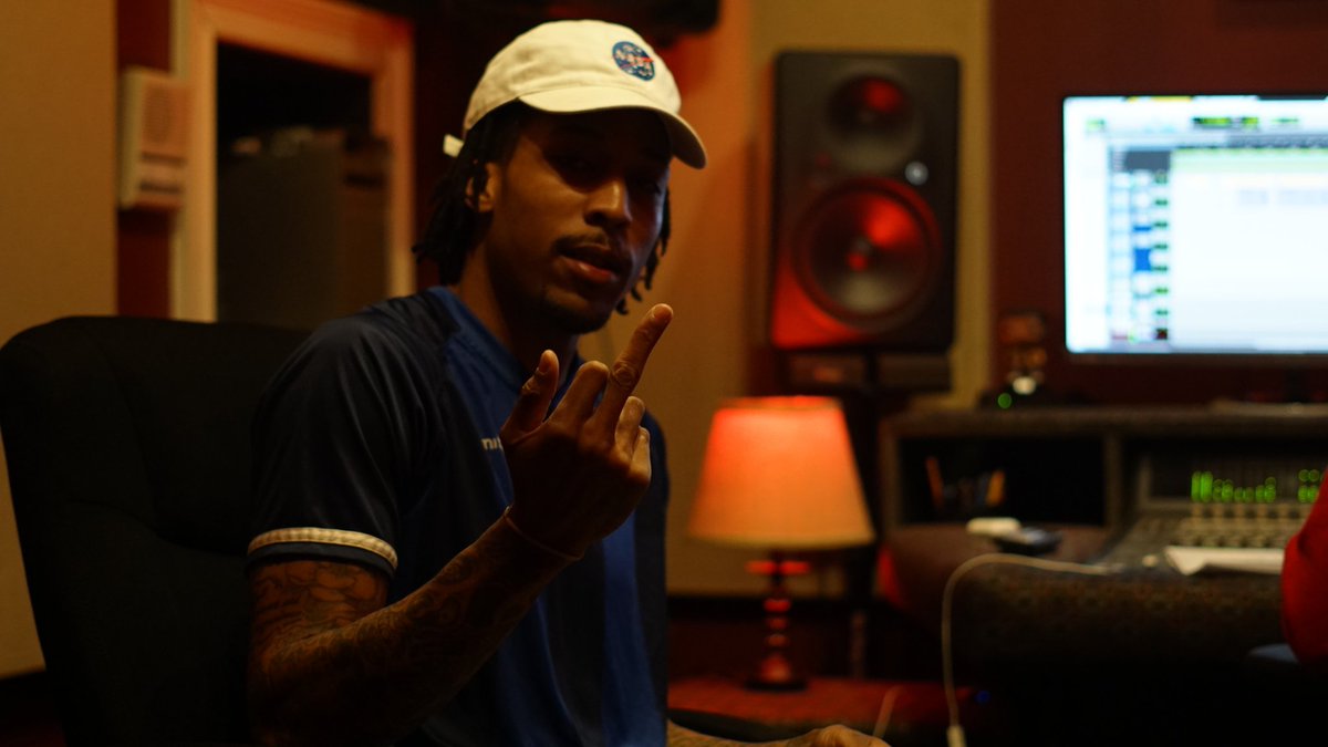PRedsmoke's tweet photo. 😀 It's alot of snakes and fonies in music business... No looking back on what was or could of been 📸 @picsbyprime 
#SBE #Studio #PrinceRedsmoke #Clonefree https://t.co/2jUgpAriVe