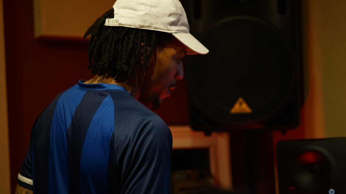 PRedsmoke's tweet photo. 😀 It's alot of snakes and fonies in music business... No looking back on what was or could of been 📸 @picsbyprime 
#SBE #Studio #PrinceRedsmoke #Clonefree https://t.co/2jUgpAriVe