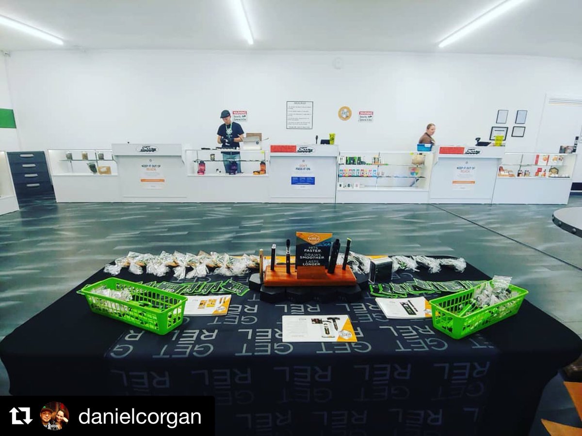 relcanna's tweet photo. Come visit us during the grand opening of @market.st.station
Pick up a free battery with the purchase of a #RELvape 1gram #ccell cartridge!
They've also got unbeatable deals on #nano disposable vape pens while supplies last! #GetREL #RELvape #vape #cannabis https://t.co/sdBzkxhAJl