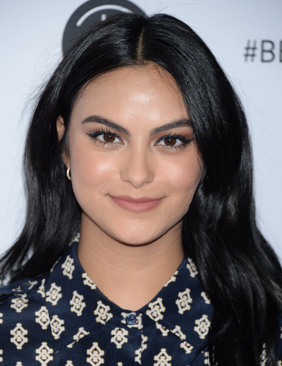 _riverdalenews's tweet photo. Camila Mendes attends the BeautyCon Festival in Los Angeles  (July 14) https://t.co/LlWZ8MvXwx