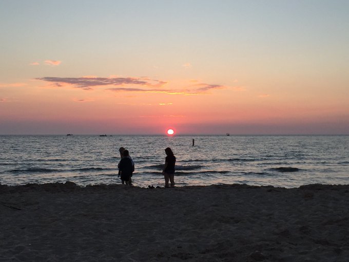 Beautiful summer Lake Michigan (Pentwater) sunset https://t.co/ZIZ8n8Trod<a href="/tag/newprofilepic"class="tags"><span>#newprofilepic</span></a>