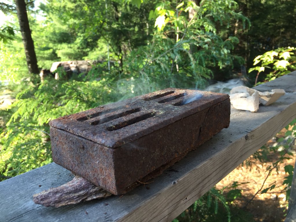 haywirejackson's tweet photo. Mcgivered a Bugaway . They didn’t let me order one #Bugaway . Burns egg cartons #Malpequeironworks https://t.co/WtbgaAn07C