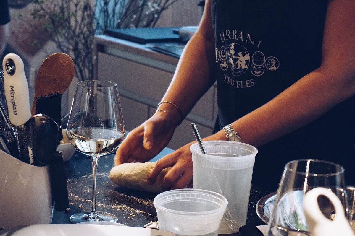UrbaniTruffles's tweet photo. Bring the irresistible aroma of homemade truffle pasta into your own kitchen with the guidance of #TruffleLabNYC Chefs July 30th after the TRUFFLE’S SECRETS: FRESH PASTA hands-on class!
https://t.co/YDeoit4RxD https://t.co/q43Tz96g0E