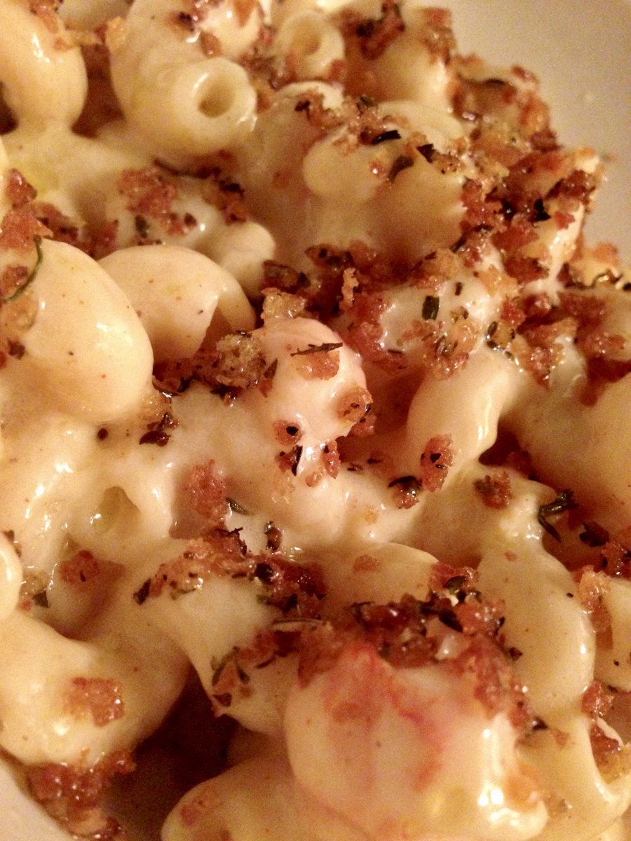 ChefJeffPhilbin's tweet photo. 💥💥This may sound cheesy but my Adult Mac &amp; Cheese is really grate to jump right into 😂 #BadDadJokes on #NationalMacAndCheeseDay💥💥
.
.
.
lobster | shrimp | crab | gruyere | english white cheddar | fontina | parmesan | goat | truffle | panko
.
.
.
#ChefJeffPhilbin #MasterChef https://t.co/E8Bm9TJGt7