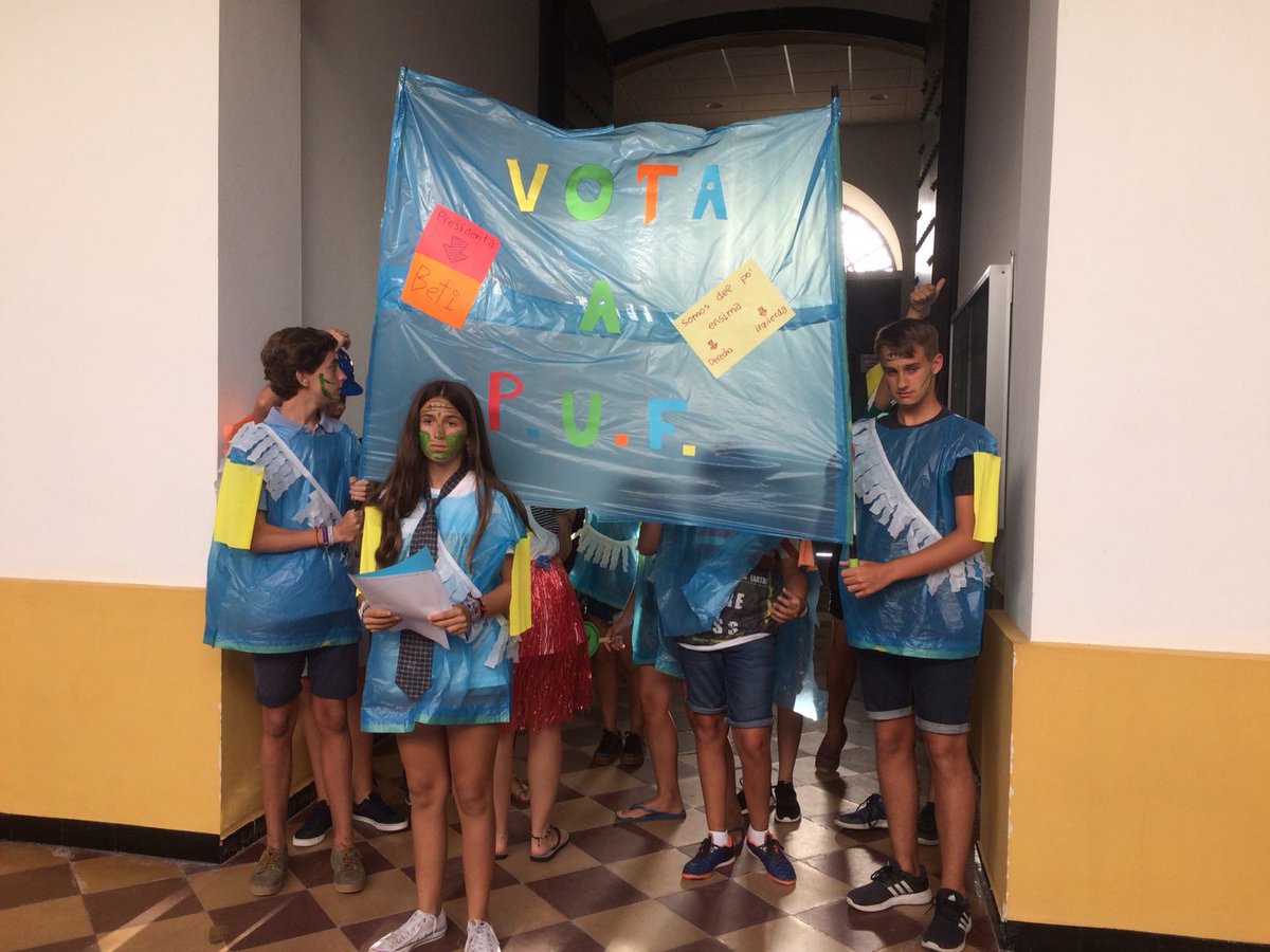 conviGA4's tweet photo. Hoy todos nos hemos convertido en políticos para conseguir, como grupo y como comunidad, dirigir un día de campamento según nuestras ideas y nuestras propuestas. #Democracia #veranogvx2018 https://t.co/1H70bgGsPK