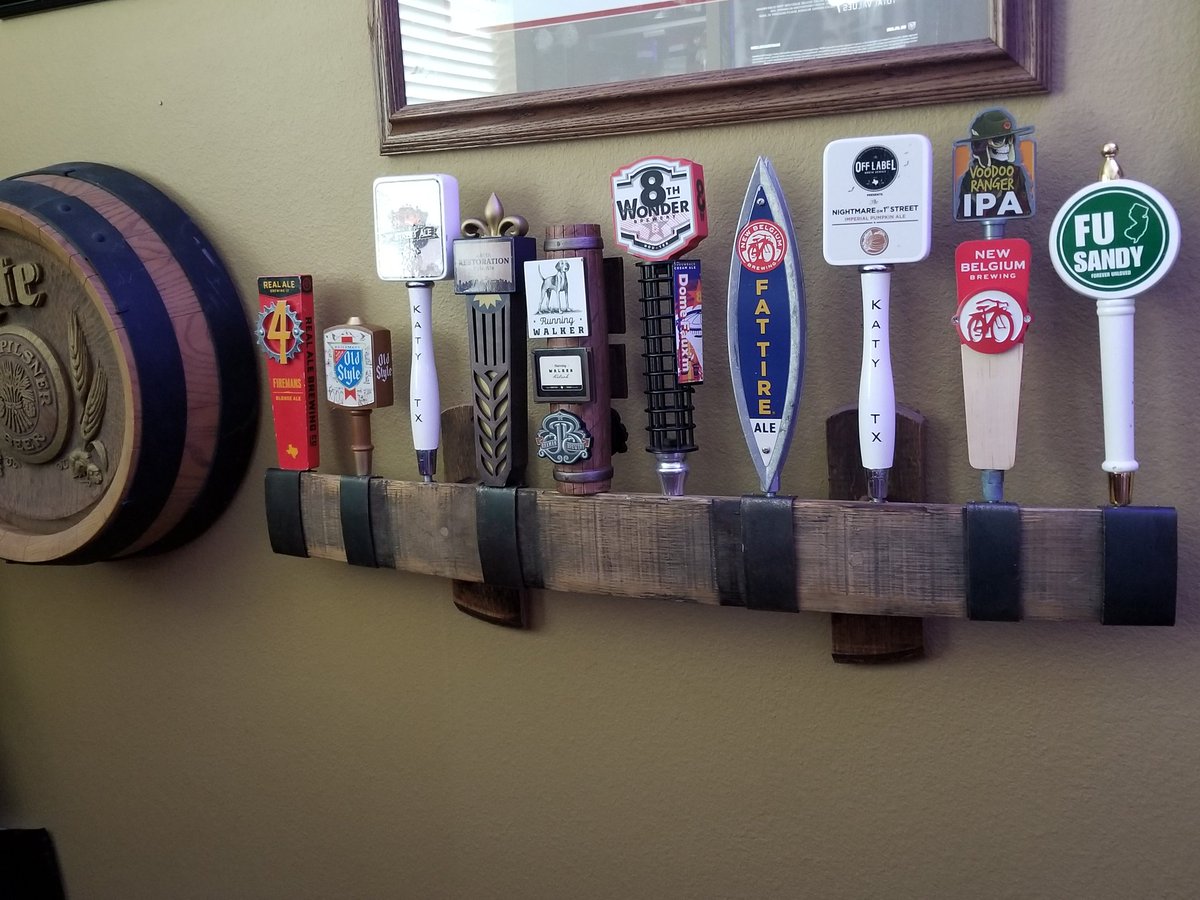 millman85's tweet image. New Tap Handle in place behind bar thanks to friends at @cresttavern!!! #JerseyShore now represented in #Texas with @flyingfishbrew #FUSandy #EastCoast 🛫#GulfCoast #GodBlessAmerica 🇺🇸🇺🇸🇺🇸 @Wildwood365