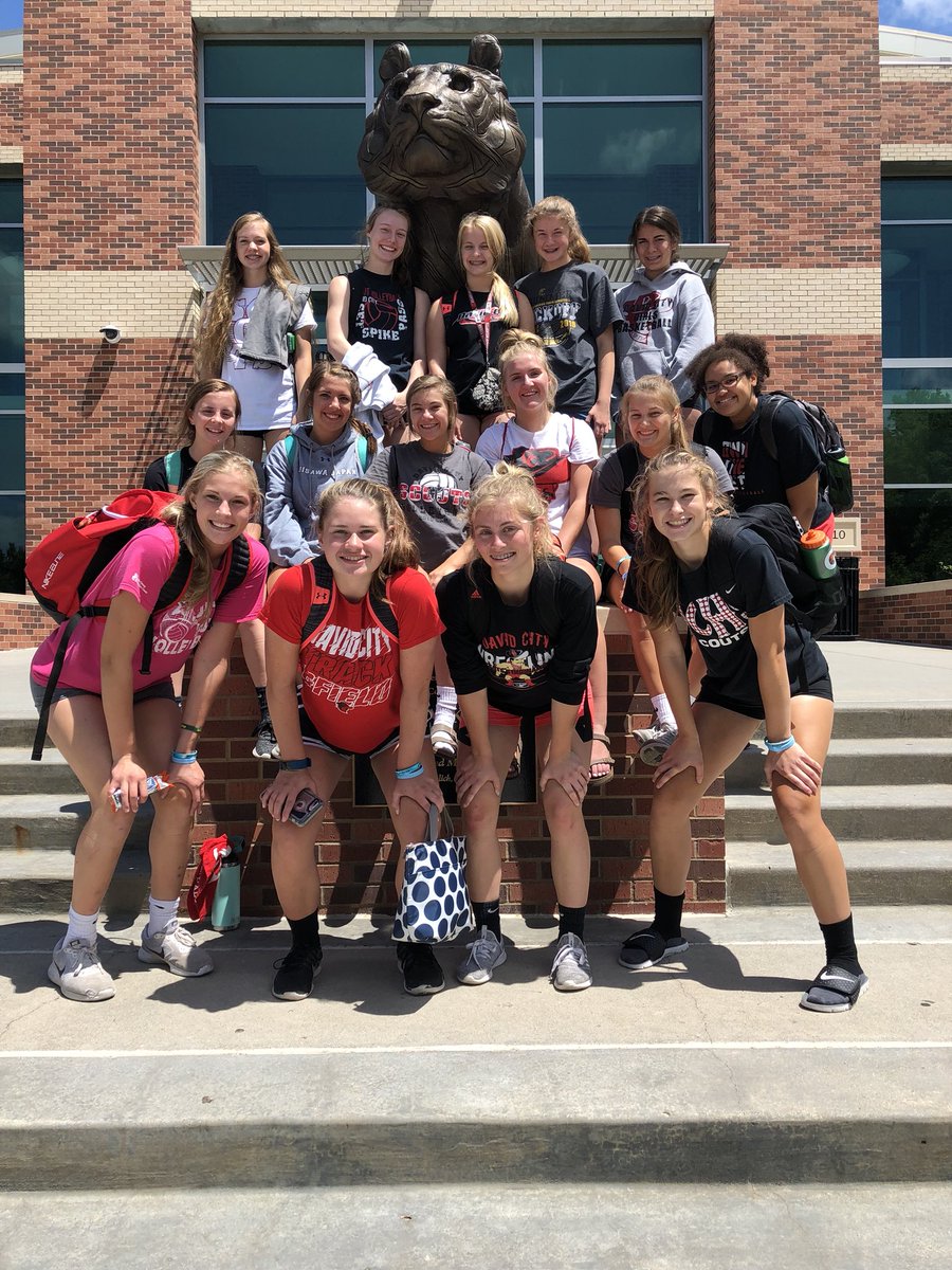 Emmmm_41's tweet photo. Had a great camp with these girls(missing one)! They learned a lot about themselves and their teammates strengthens and weaknesses. So many good things came from this camp- great job Scouts! #dcscouts #volleyball #acecheer https://t.co/wPObWGnTZq
