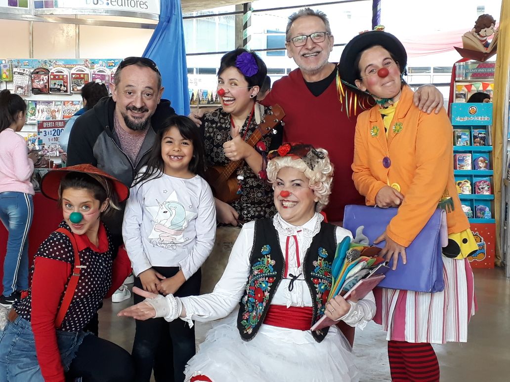 Hoy disfrutamos junto a Las Napias y tuvimos un sábado  inolvidable en La #FeriaInfantil. Te esperamos mañana! Venís? 📚📘📖