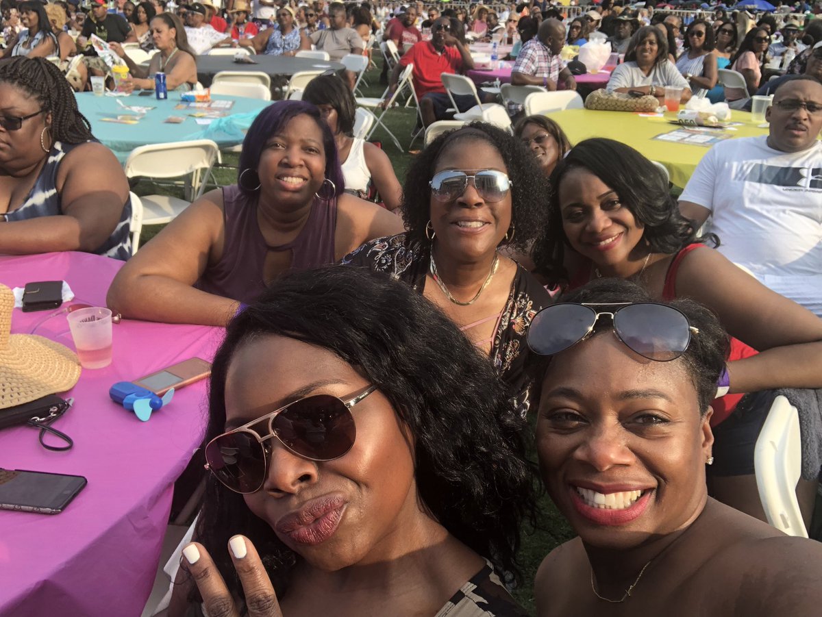 ricsprincipal's tweet photo. Twitter world, this is MY family. Good, bad, ugly, great, the awesome...it’s mine. All mine. Take time to celebrate your family. No family is perfect. Remember, it’s the one you have and you only get one. Love it, embrace, celebrate life with it! #scatesfam #I ❤️my family https://t.co/PNlV1aal2G