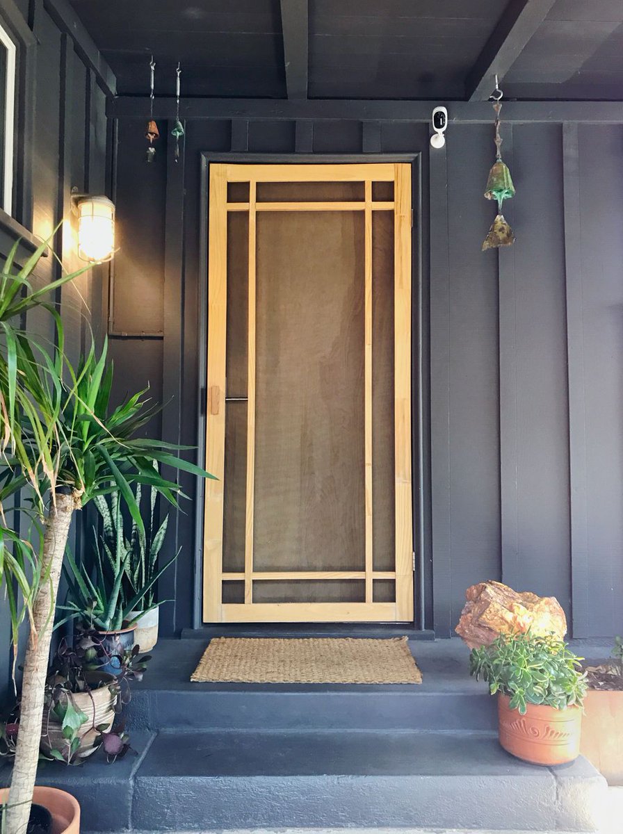 ReolinkTech's tweet image. “One thing I didn’t love about our front door is it lacks a peephole. I don’t feel safe opening door without knowing who's at the door. I’m so happy to have found a solution with #ReolinkArgus2. I feel 💯 safer when I’m at home & not at home now! “—Katie Mack #VoicesAboutReolink