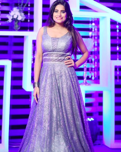 jyotica_fanclub's tweet photo. #Glitters #glam #GoaShow #Throwback thanks for this lovely gown @dsignersonia #Thedressupdesignstudio
PC #theshutterstories 😊
@jyotica_tangri you look pretty doll🥰😍 https://t.co/flvLwikIUm